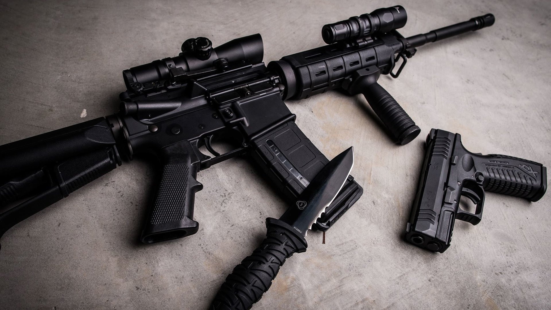 里昂持续调整锋线组合保持进攻多样性,里昂前锋